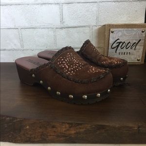 mudd shoes clogs